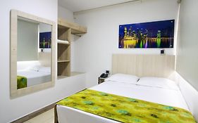 Hotel Street 50 Estadio
